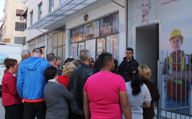 Bie numri i perfituesve te ndihmes ekonomike: Sistemi i ri hoqi 27 mije familje